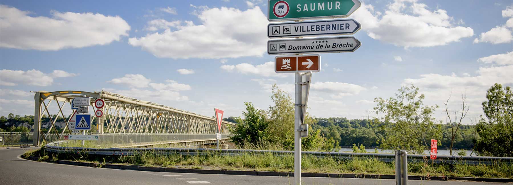 Vue de la levée de Loire sur l'itinéraire Angers-Tours