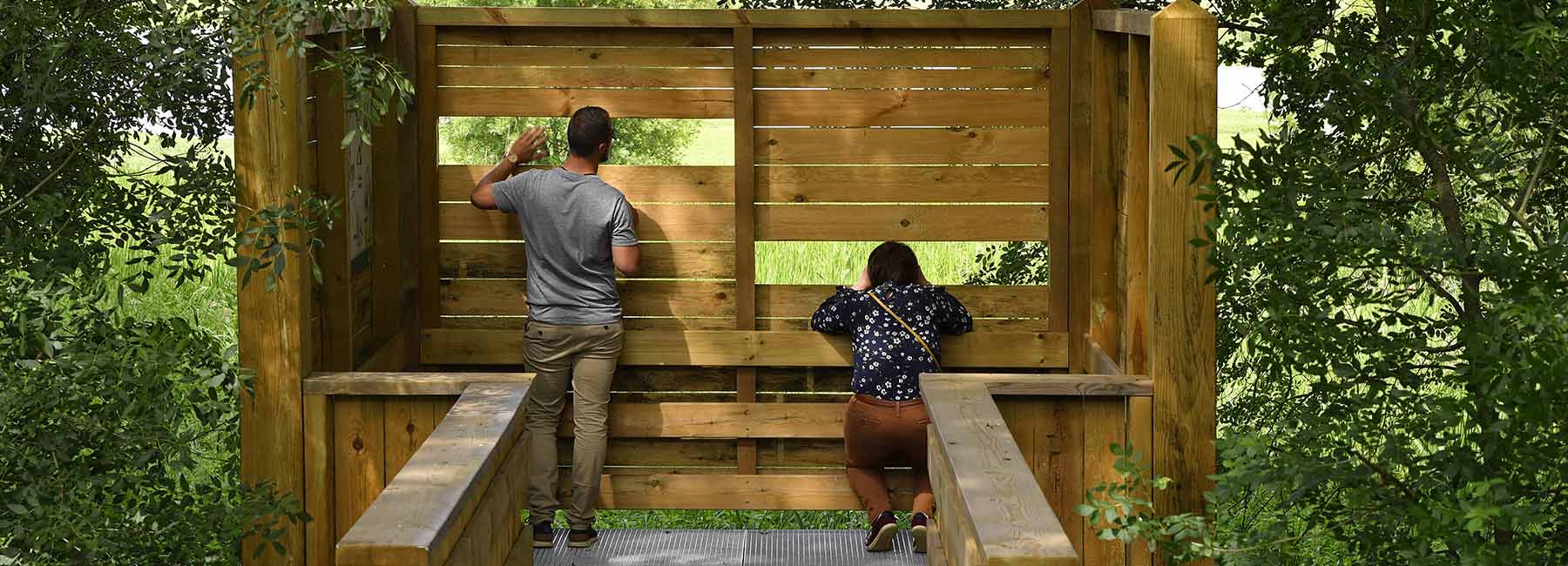 Visiteurs du sentier d'interprétation de la Vallée de la Mayenne