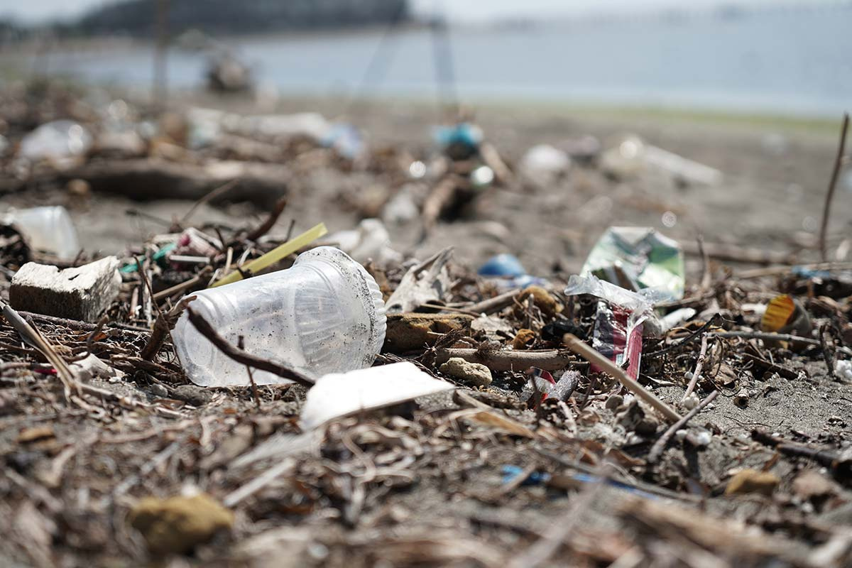 Déchets sur le sol