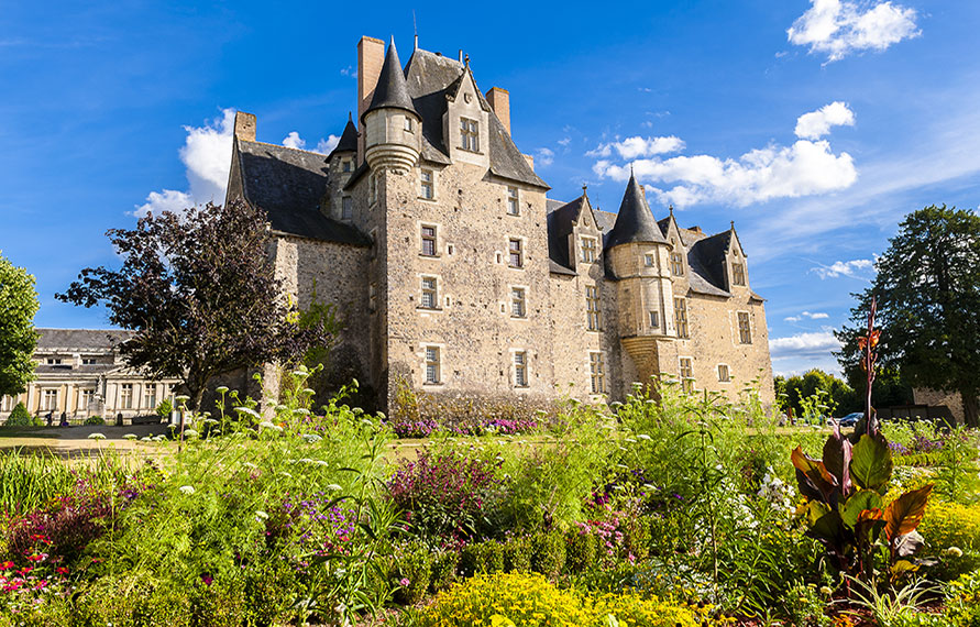 Vue extérieure du château de Baugé