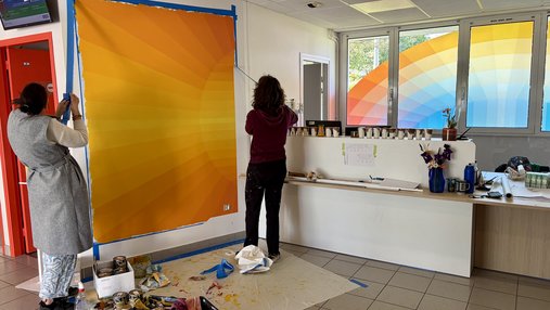 Une fresque participative illumine la Maison du Département de Segré